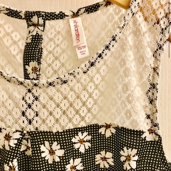 🌼Daisy & lace XS Crop Top🌼 - Picture 3 of 6